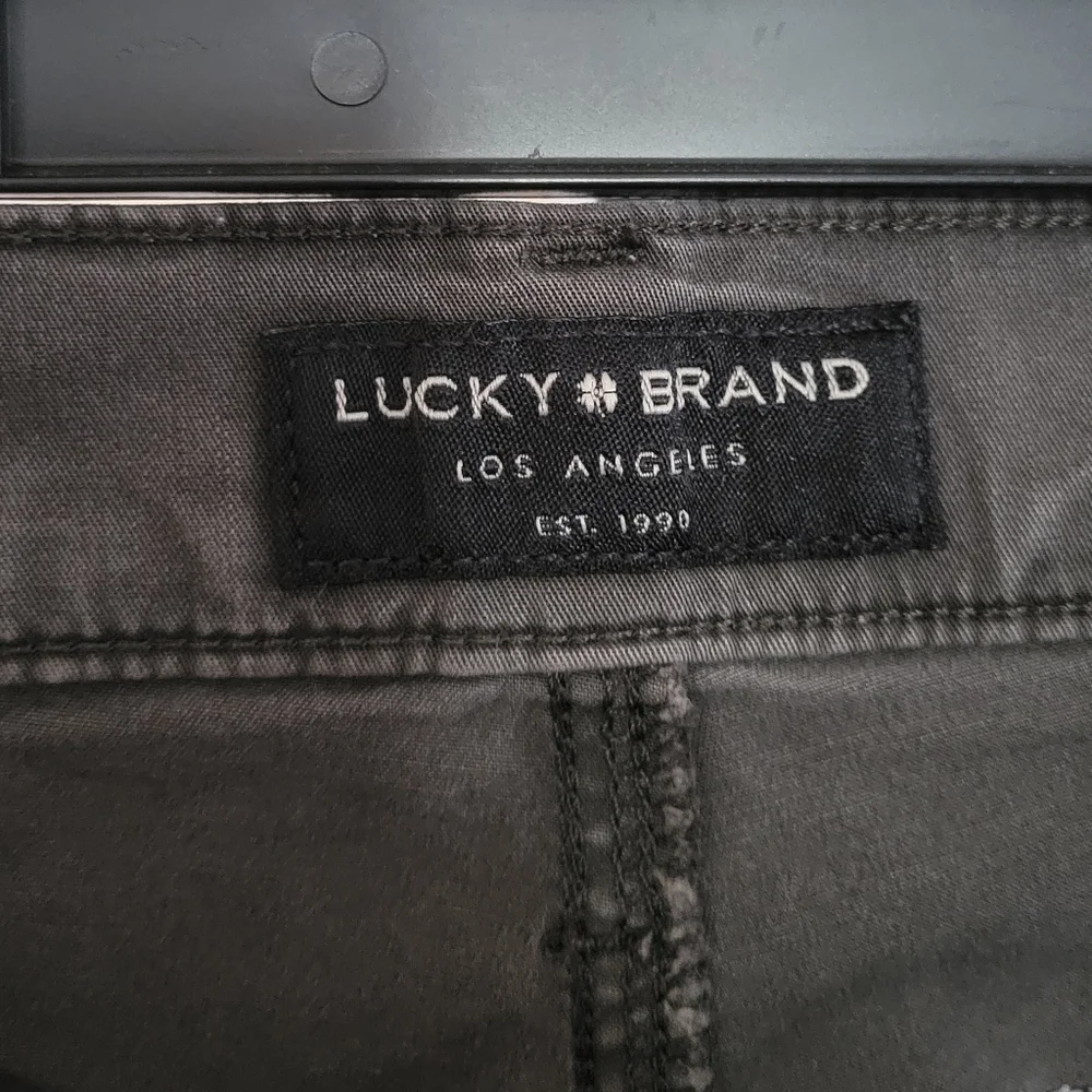 LUCKY BRAND The Cargo Straight Leg Grey Pants Size 27 - Picture 4 of 9